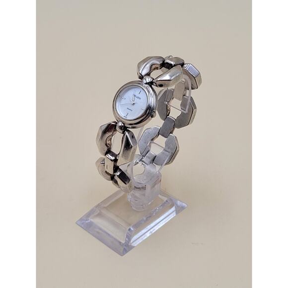 Vintage Gruen Ladies Watch Swiss Quartz ETA 902.104 Silver Tone Bracelet Rare main image 6